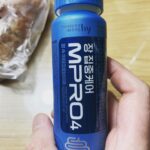 乳酸菌飲料買ってきてくれた。上にカプセルが乗ってる。 #乳酸菌飲料 #mpro4 #韓国旅行 #장집중케어엠프로4 #한국이좋아 #한국을좋아하는사람과연결싶다